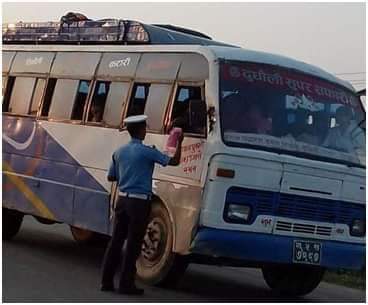 दुर्घटना न्यूनिकरण गर्न ट्राफिक जनचेतनामुलक पर्चा पम्पलेट विरण