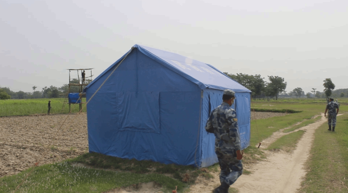 सर्लाहीमा निरन्तर बर्षाका कारण सिमा सुरक्षामा खटिएका सशस्त्र मर्कामा