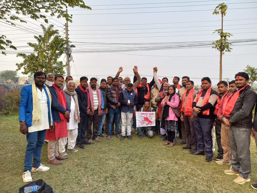 एलएमसी कलेजका प्रमुख मनोज कर्णको नेतृत्वमा दर्जनौं जना जनमत पार्टीमा प्रवेश