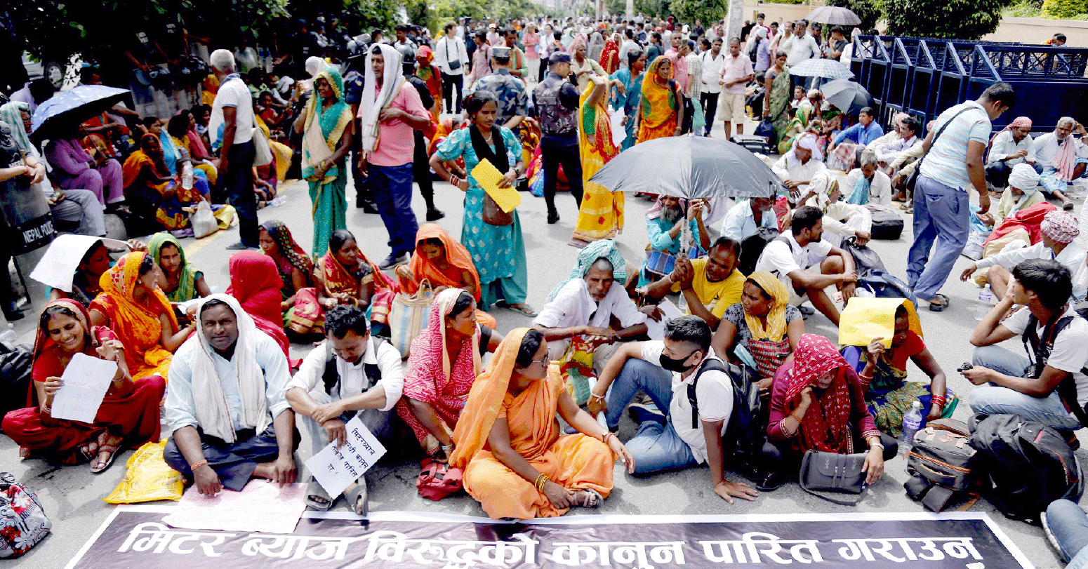 मिटरब्याजपीडित फेरि धर्नामा