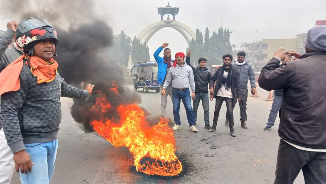 सीके राउतसहित पक्राउ परेकालाई रिहाको माग गर्दै जनकपुरमा प्रदर्शन