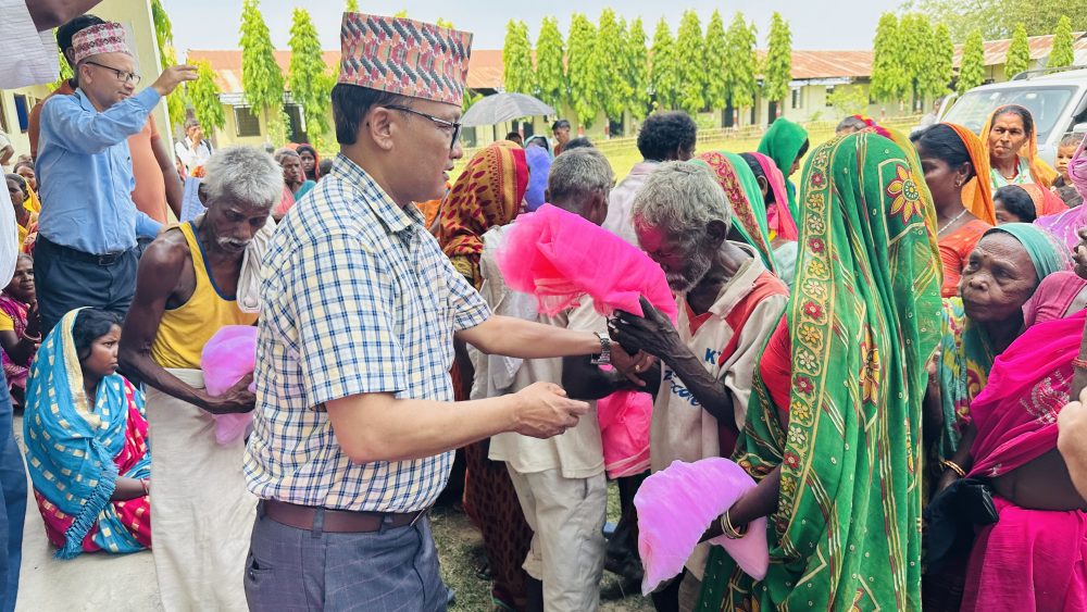 एउटा झुलले प्रमुदित दलित बस्तीकी दुखी सदाय