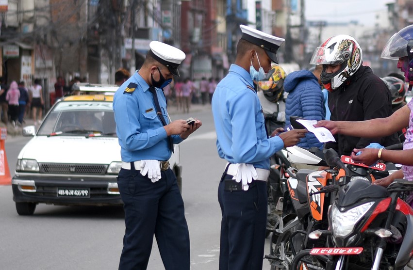 ट्राफिक कारबाहीबाट १७ करोड राजस्व सङ्कलन